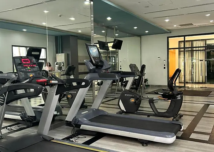 Elivion Staycations In Mckinley Hill Bgc With Pool Near Venice Mall * Manila