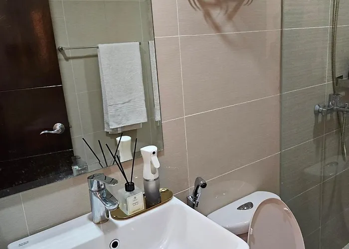 Elivion Staycations In Mckinley Hill Bgc With Pool Near Venice Mall *