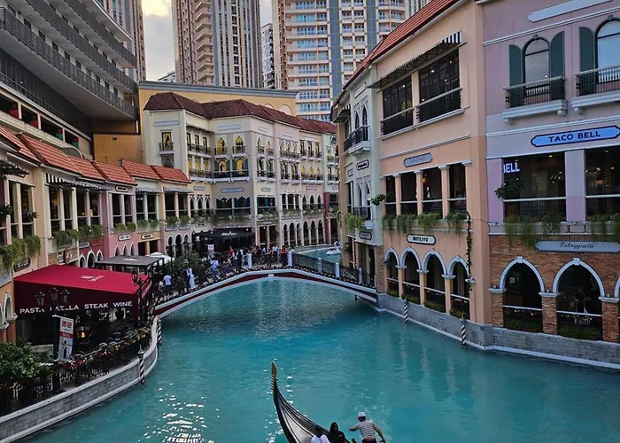 Elivion Staycations In Mckinley Hill Bgc With Pool Near Venice Mall * Manila