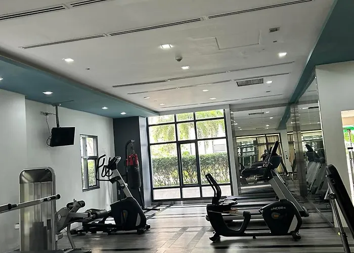 Elivion Staycations In Mckinley Hill Bgc With Pool Near Venice Mall * Manila