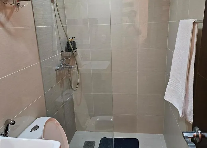 Elivion Staycations In Mckinley Hill Bgc With Pool Near Venice Mall Apartment *